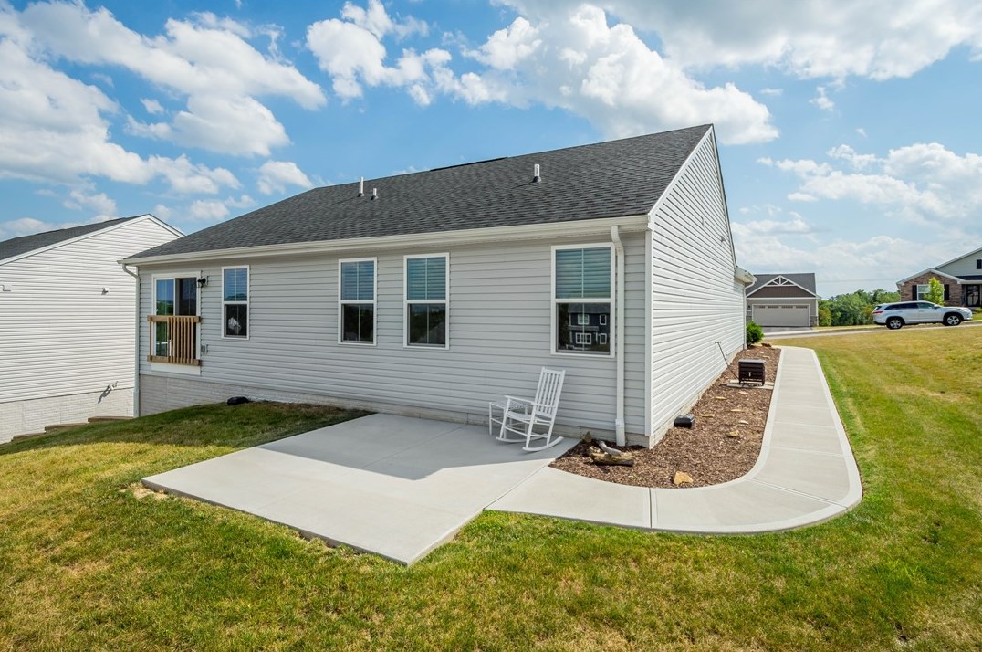 589 Birch Dr, Houston, PA 15342-1274