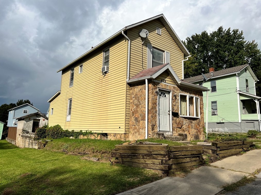 429 Friendship St, New Castle, PA 16101