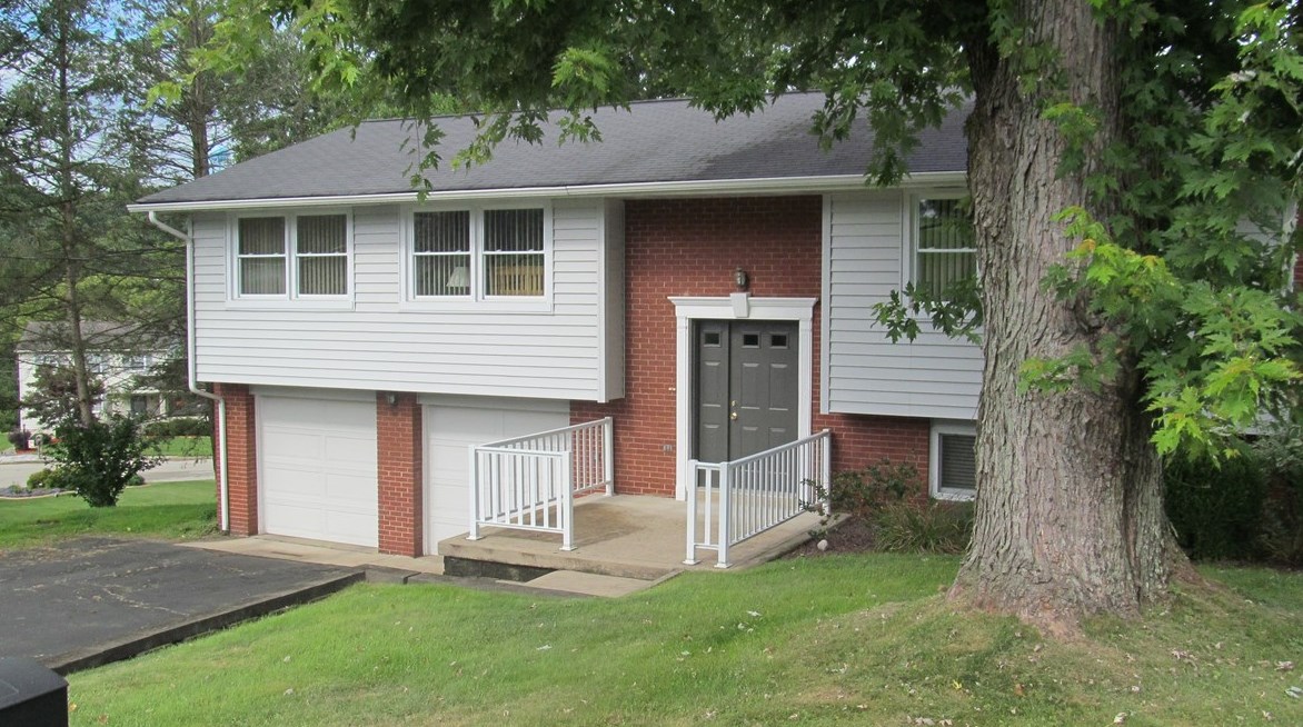 938 Harvey Ave, Greensburg, PA 15601-1325