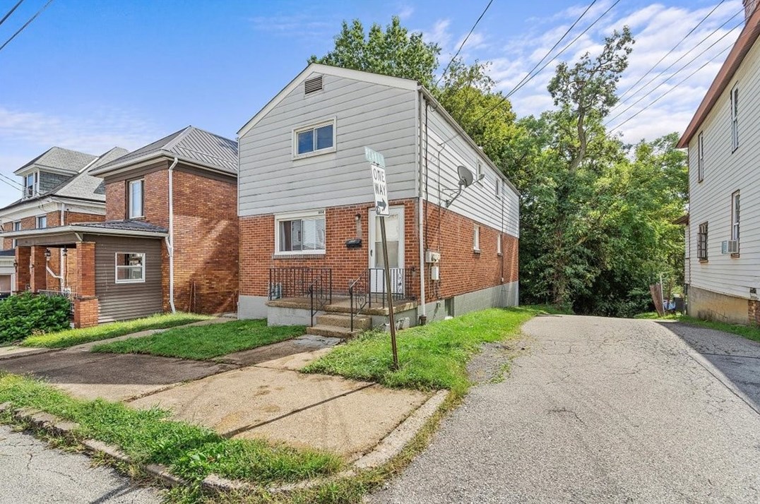 604 8th Ave, Tarentum, PA 15084-1629