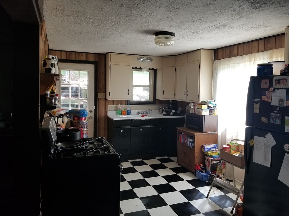 158 Moffat Ave, Washington, PA 15301-6634