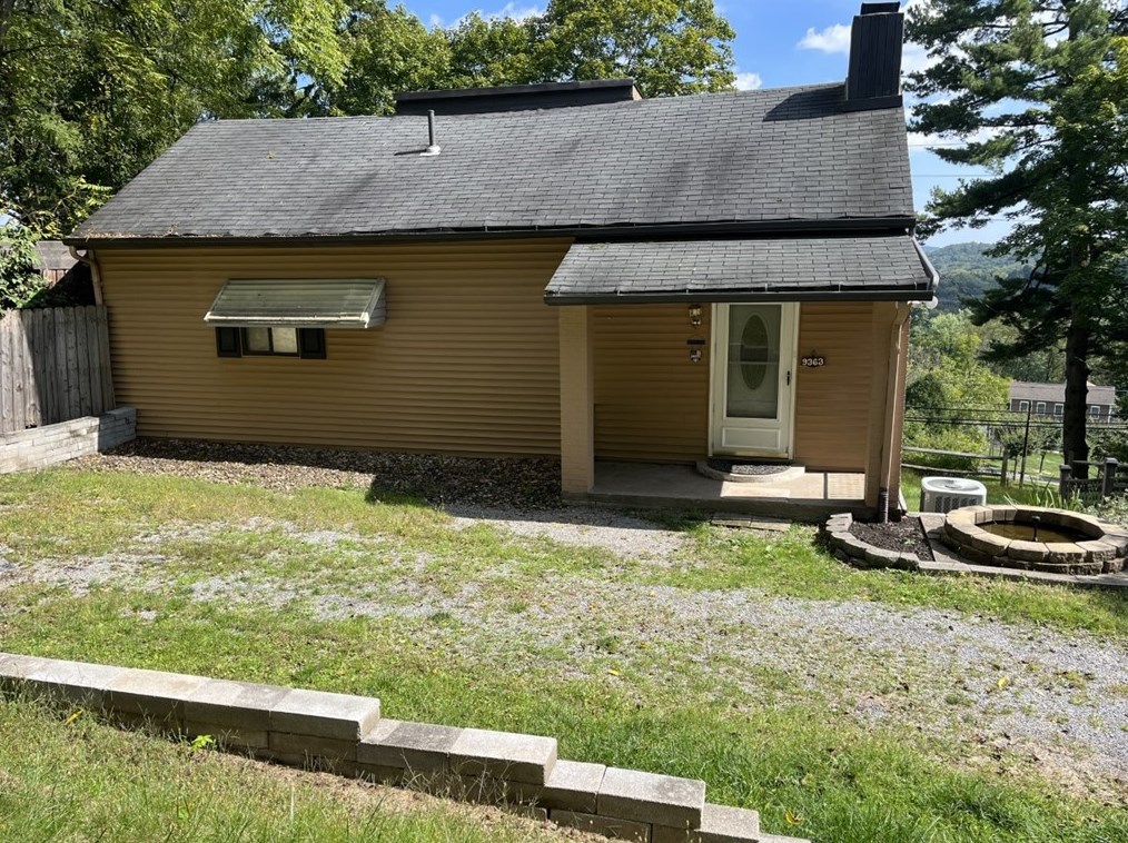 9363 Peebles Rd, Allison Park, PA 15101