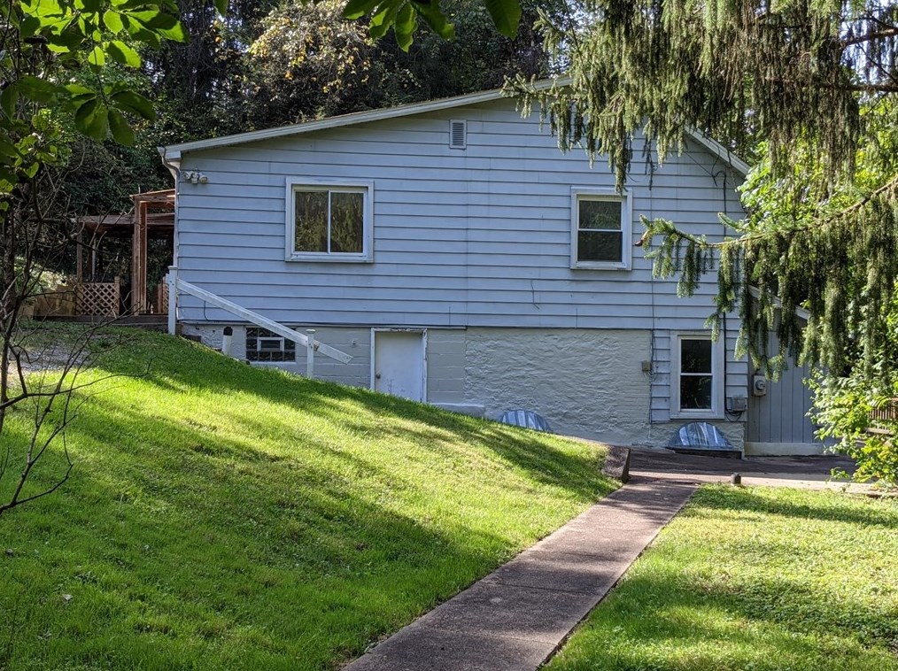 3041 Church St, Claridge, PA 15623
