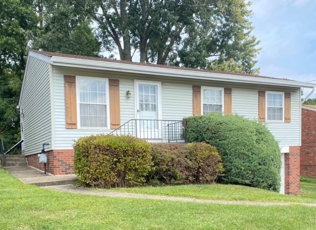1525 Leona Ave, Library, PA 15129