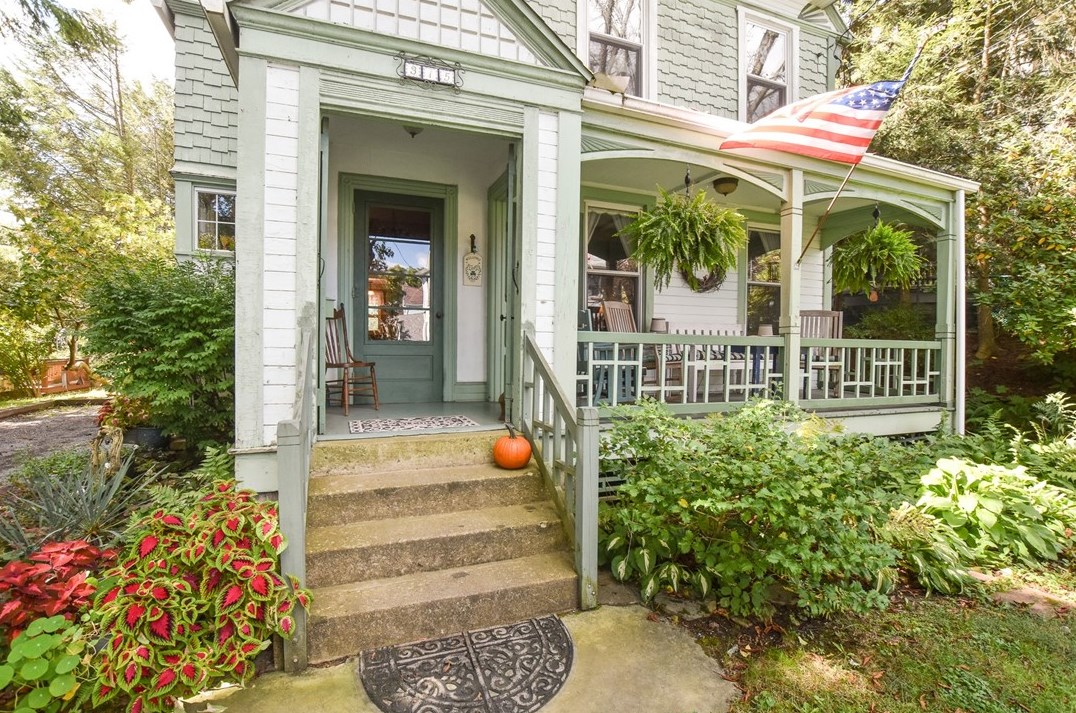 315 4th St, Freeport, PA 16229-1128