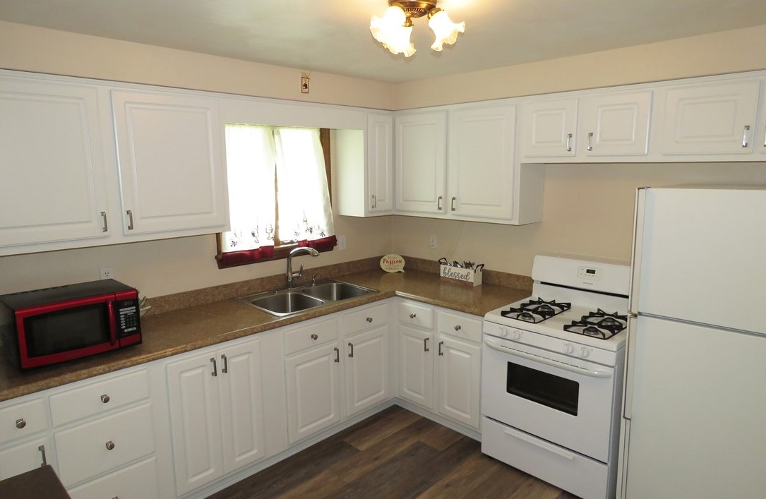1858 Diane Merle Dr, North Huntingdon, PA 15642