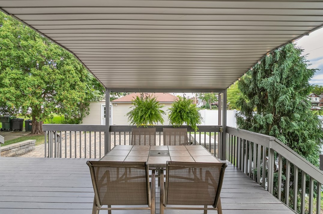 300 Pershing St, Ellwood City PA  16117-3821 exterior