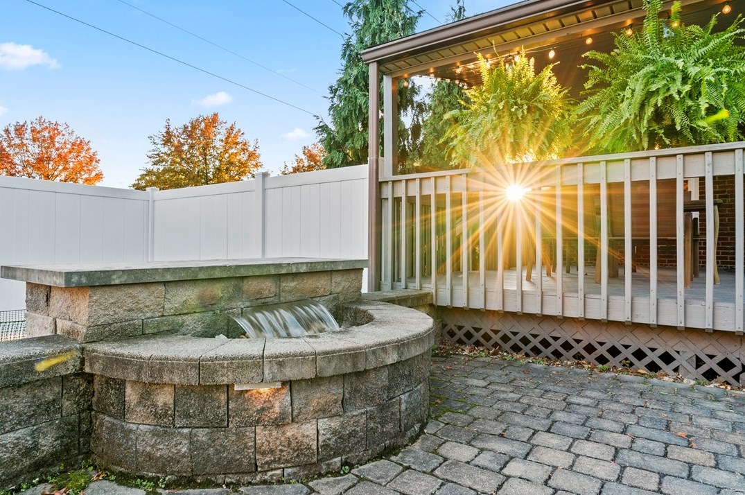 300 Pershing St, Ellwood City PA  16117-3821 exterior