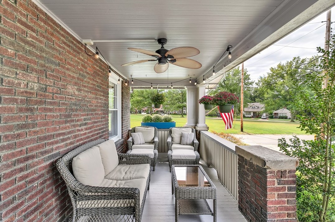 300 Pershing St, Ellwood City PA  16117-3821 exterior