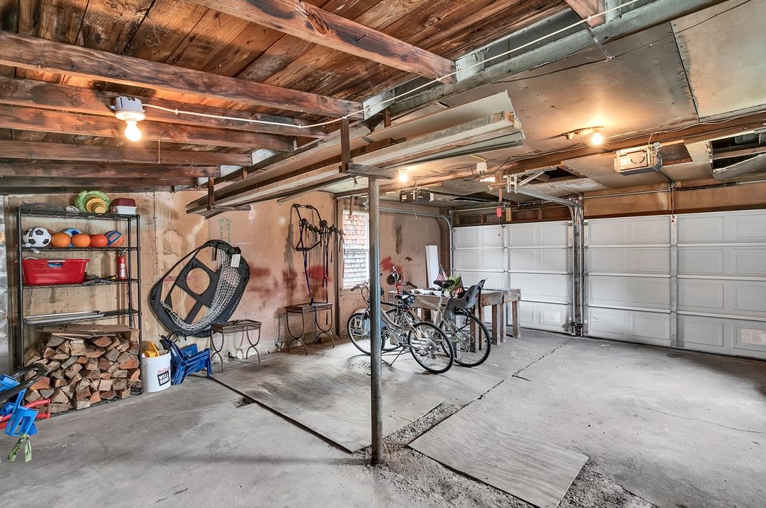 300 Pershing St, Ellwood City PA  16117-3821 exterior