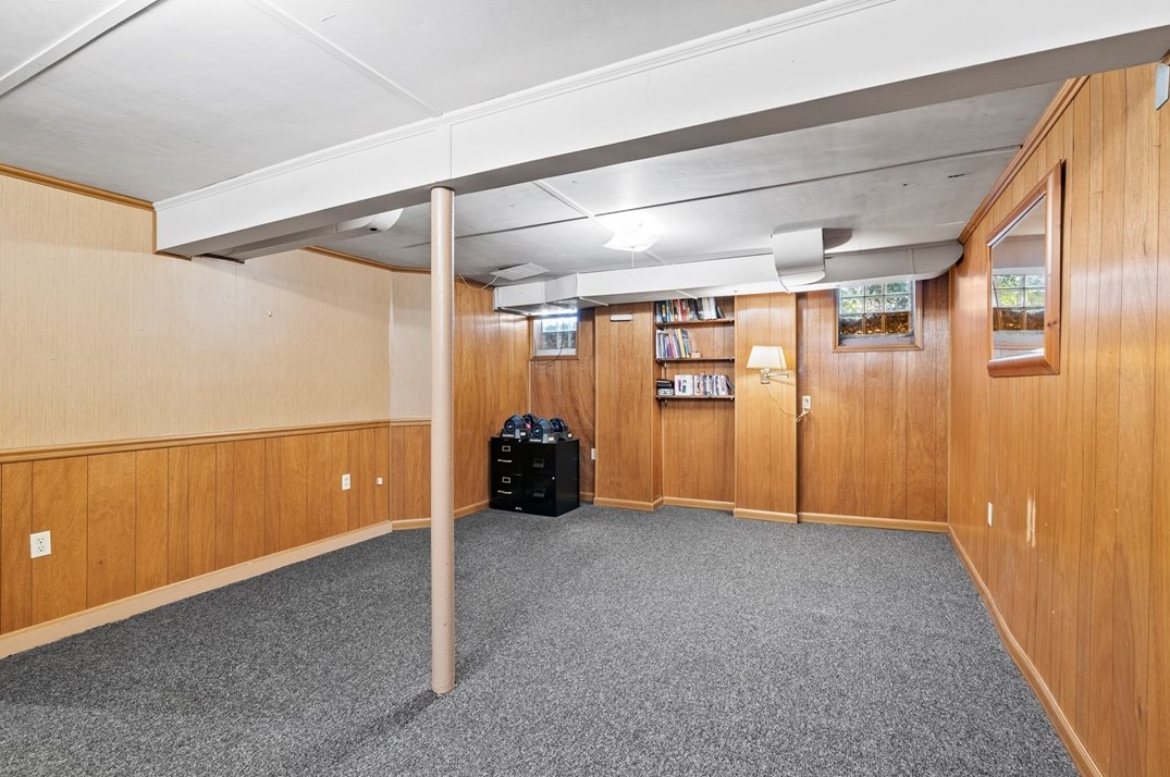 300 Pershing St, Ellwood City PA  16117-3821 exterior