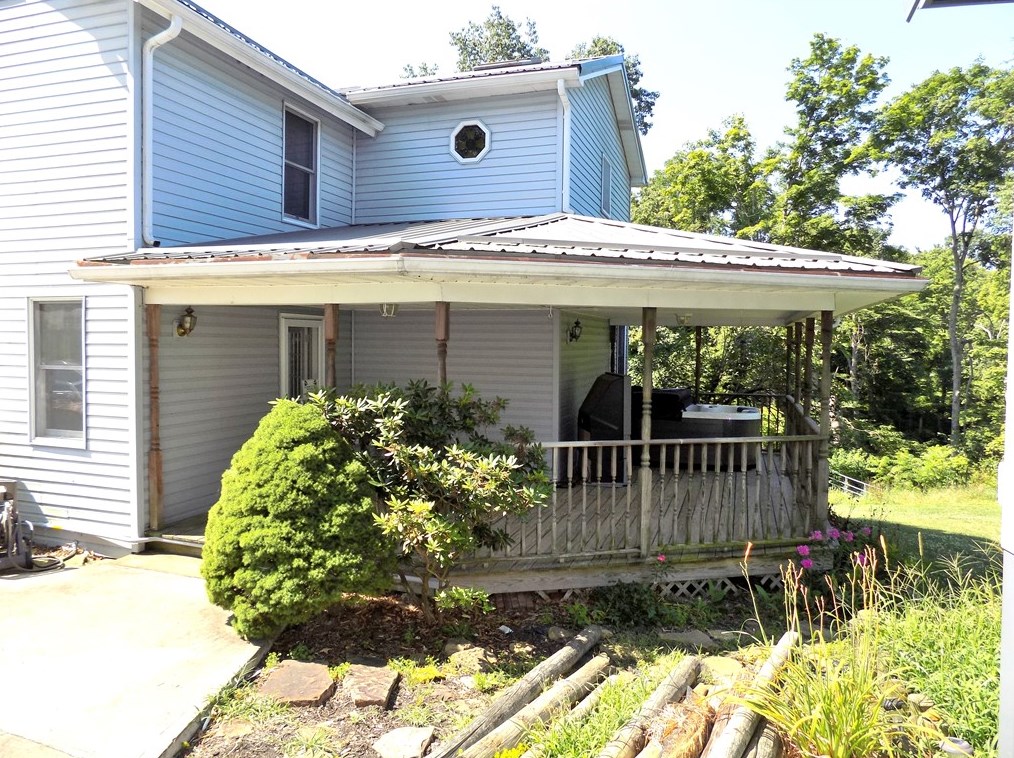 303 Strong Rd, Smock, PA 15480