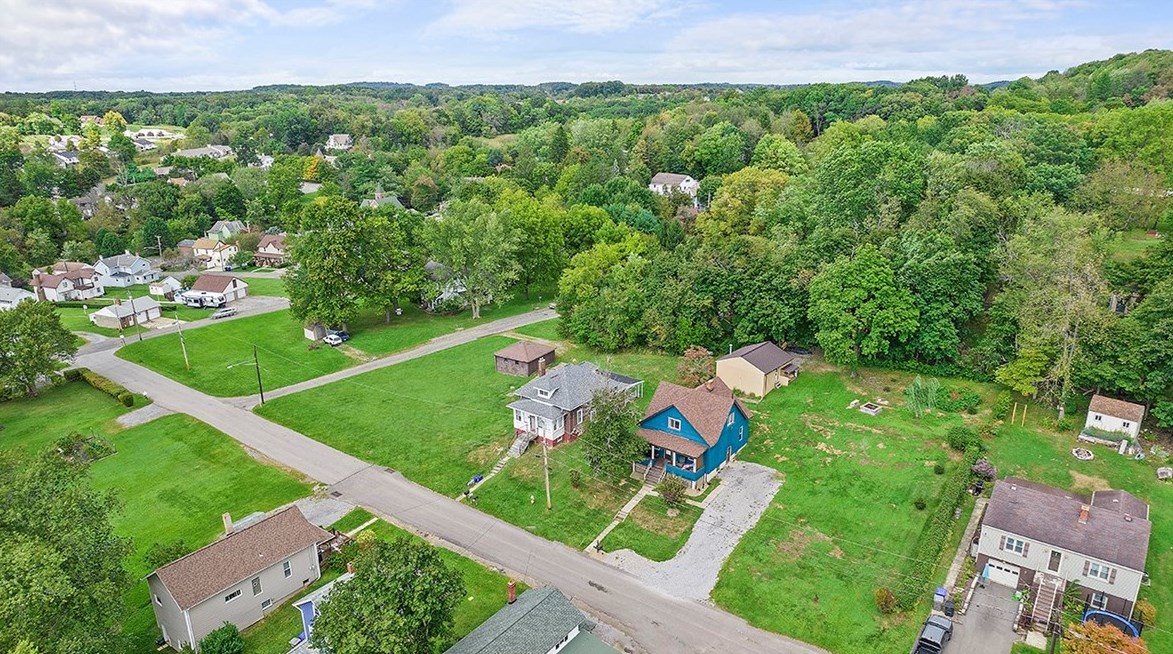 57 Allegheny Ave, Valencia, PA 16059-8923