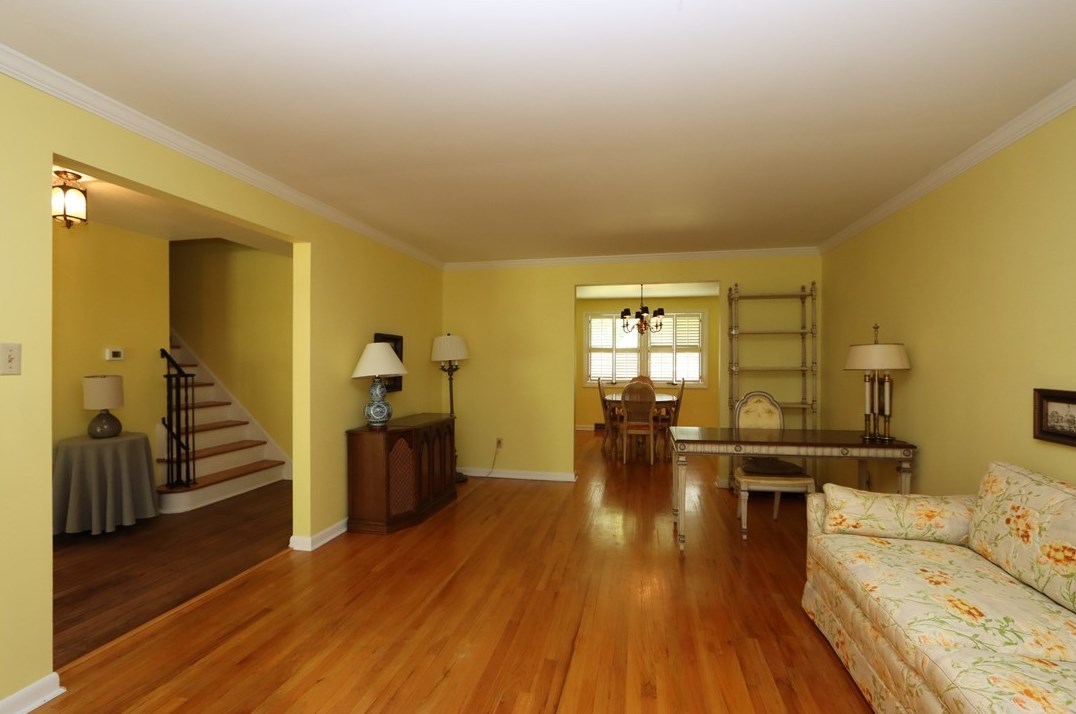 1101 N 2nd St, Jeannette, PA 15644