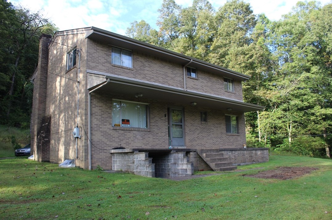6163 Farm Rd, Export, PA 15632-1623