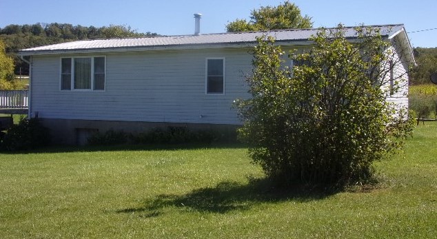 22 Swartfager Rd, New Bethlehem, PA 16242-4916