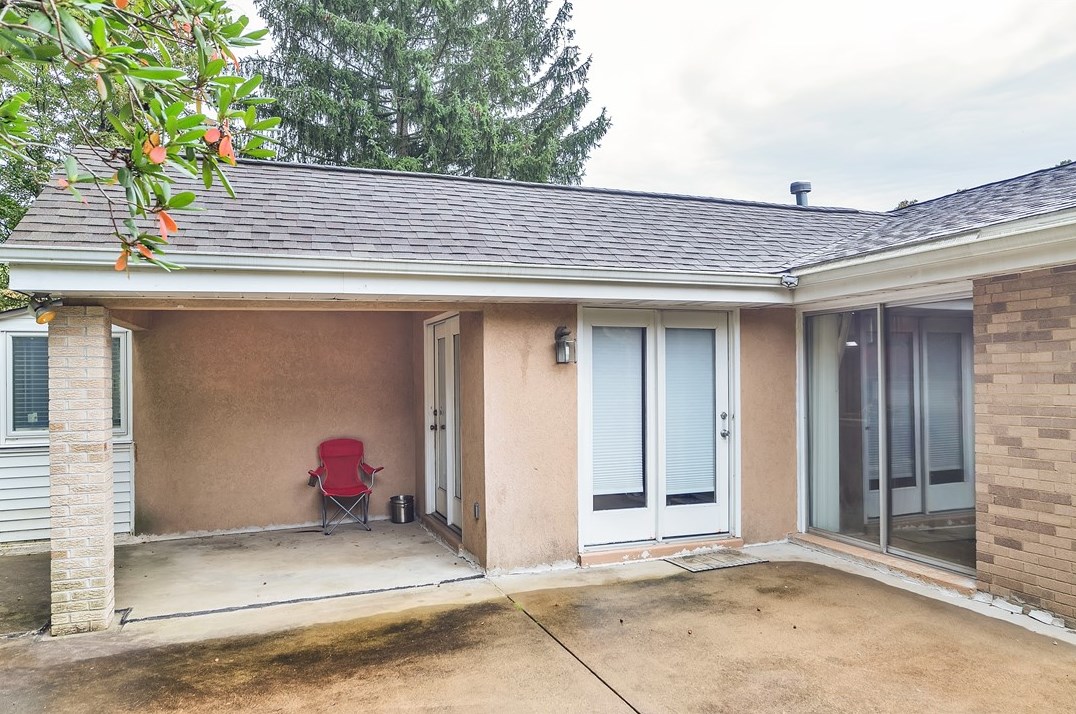 2418 Foxfield Dr, Glenshaw, PA 15116