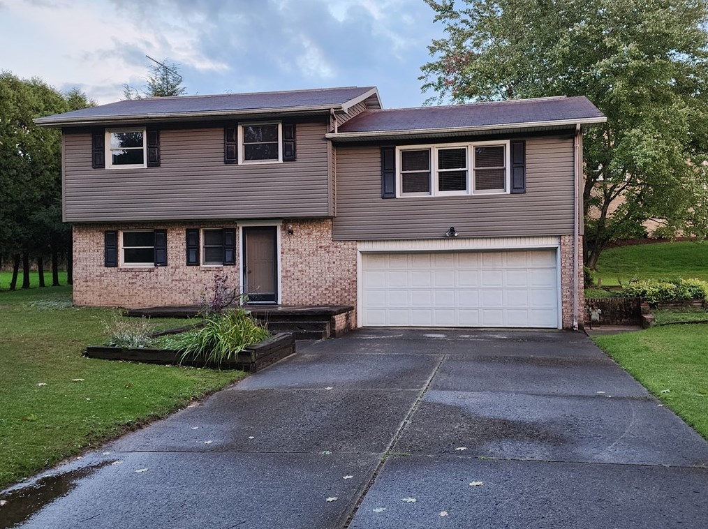 115 Mill Run Dr, Indiana, PA 15701-1533
