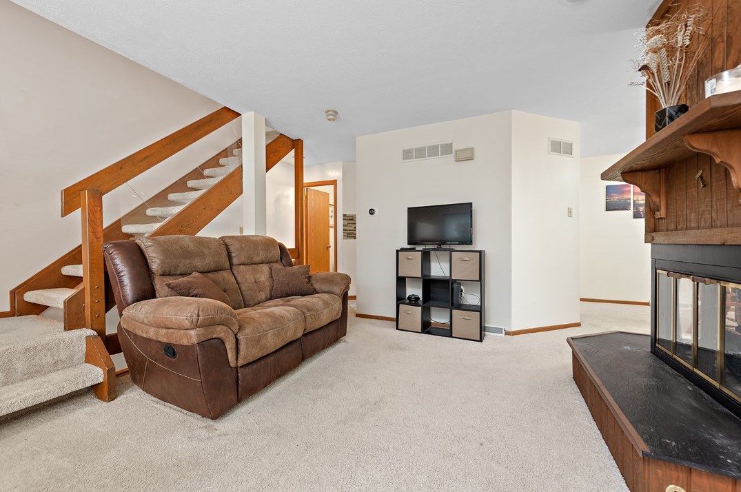 200 Spring Run Dr, Monroeville, PA 15146-3395