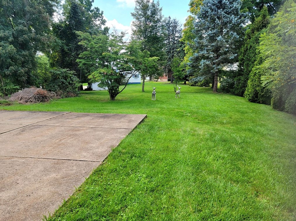 332 Forest Grove Rd, Moon Twp PA  15108-3748 exterior