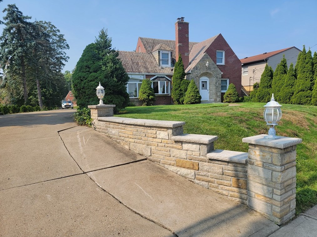 332 Forest Grove Rd, Moon Twp PA  15108-3748 exterior