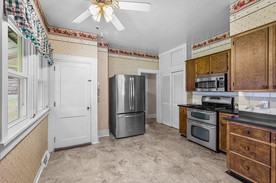 229 Country Club Dr, Ellwood City PA  16117-5007 exterior