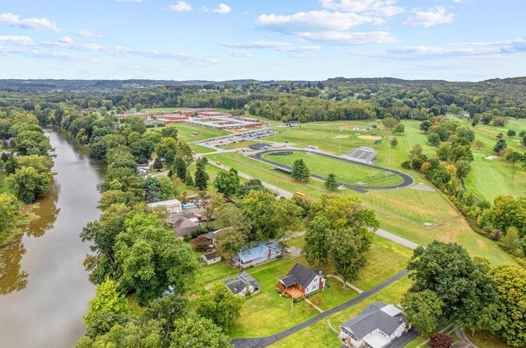 229 Country Club Dr, Ellwood City PA  16117-5007 exterior