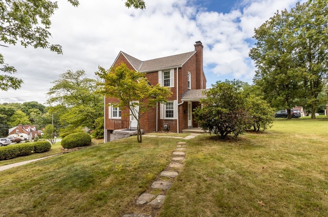 639 Glenrock Dr, Bethel Park, PA 15102-1464