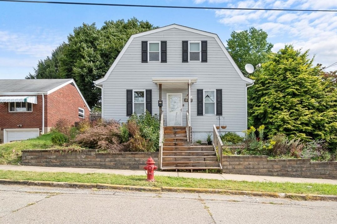 346 Moyhend St, Springdale, PA 15144