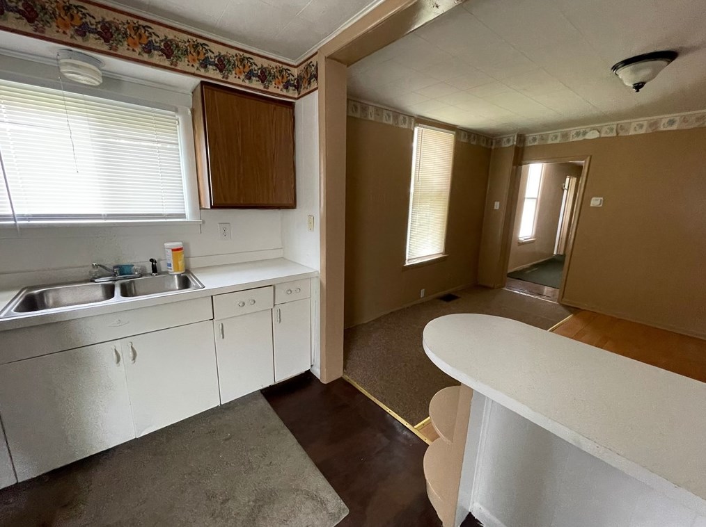 6 E Morehead Ave, New Castle, PA 16102