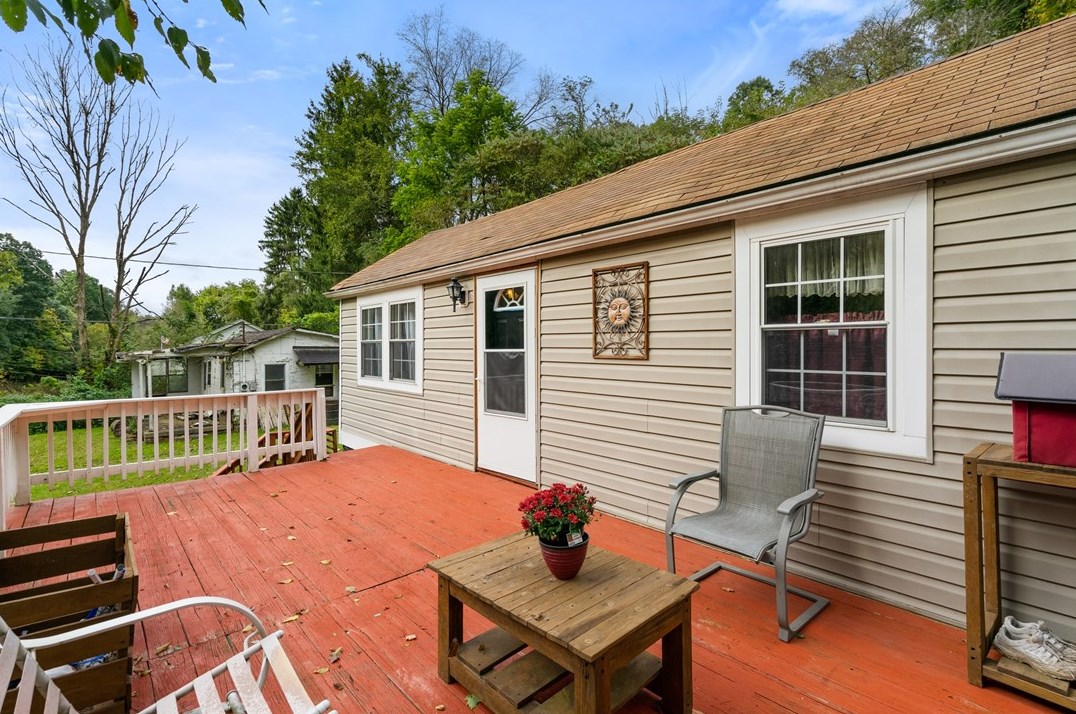 170 Paradise Rd, Industry, PA 15052-1606