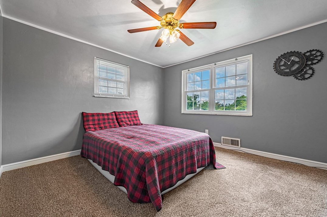 1621 Marion Dr, North Huntingdon PA 15642-5203 exterior