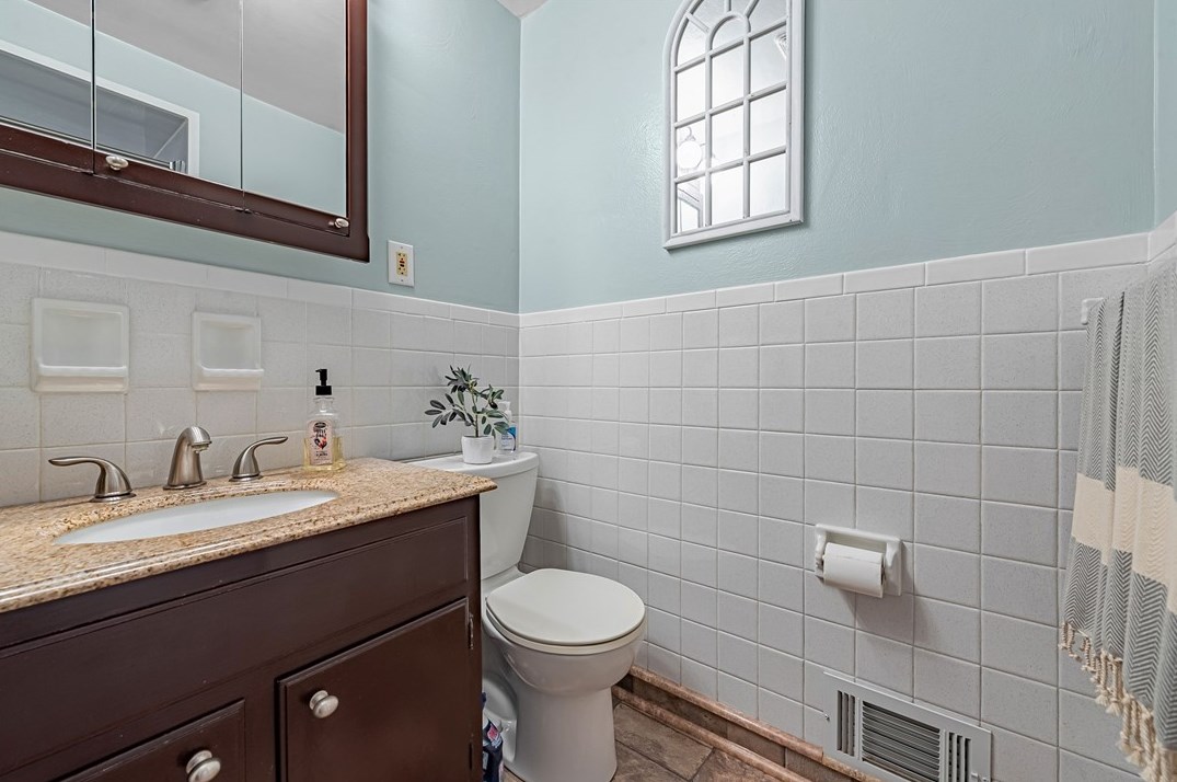 1621 Marion Dr, North Huntingdon PA 15642-5203 exterior