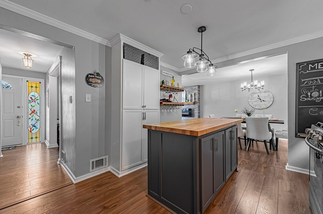 1621 Marion Dr, North Huntingdon PA 15642-5203 exterior