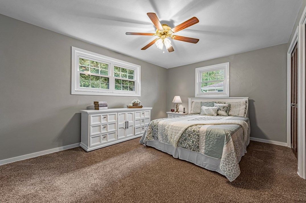 1621 Marion Dr, North Huntingdon PA 15642-5203 exterior