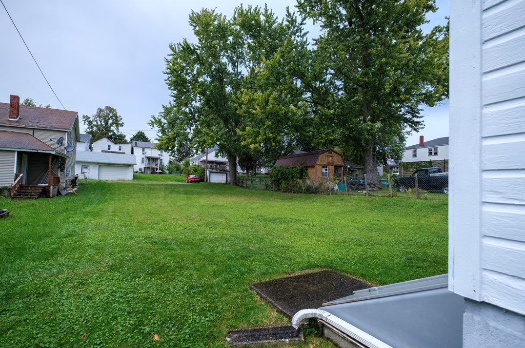 765 Broad St, Washington, PA 15301-7011