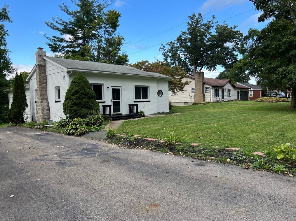738 W Poland Rd, Bessemer, PA 16112