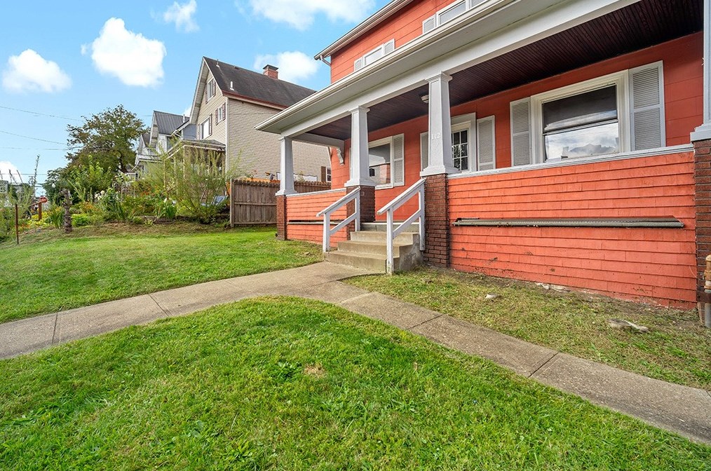 112 7th Ave, Collier Township, PA 15106-2312
