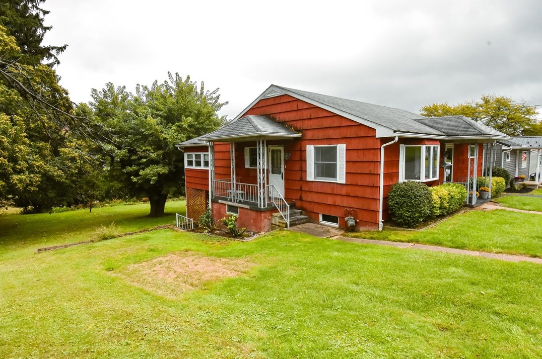 365 Fisher Ave, Indiana, PA 15701-2811