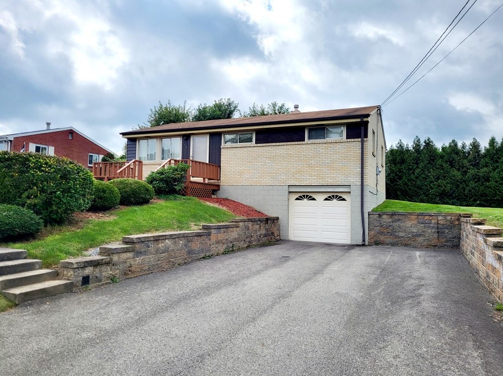 510 Bloomfield Dr, Greensburg, PA 15601-6016