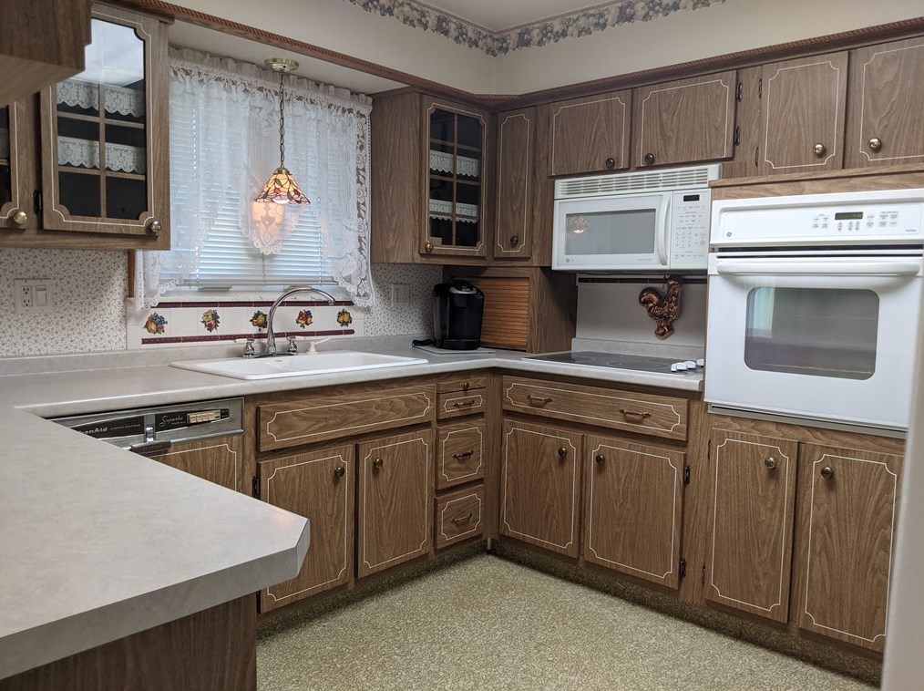 140 Morewood St, Mount Pleasant, PA 15666-1738