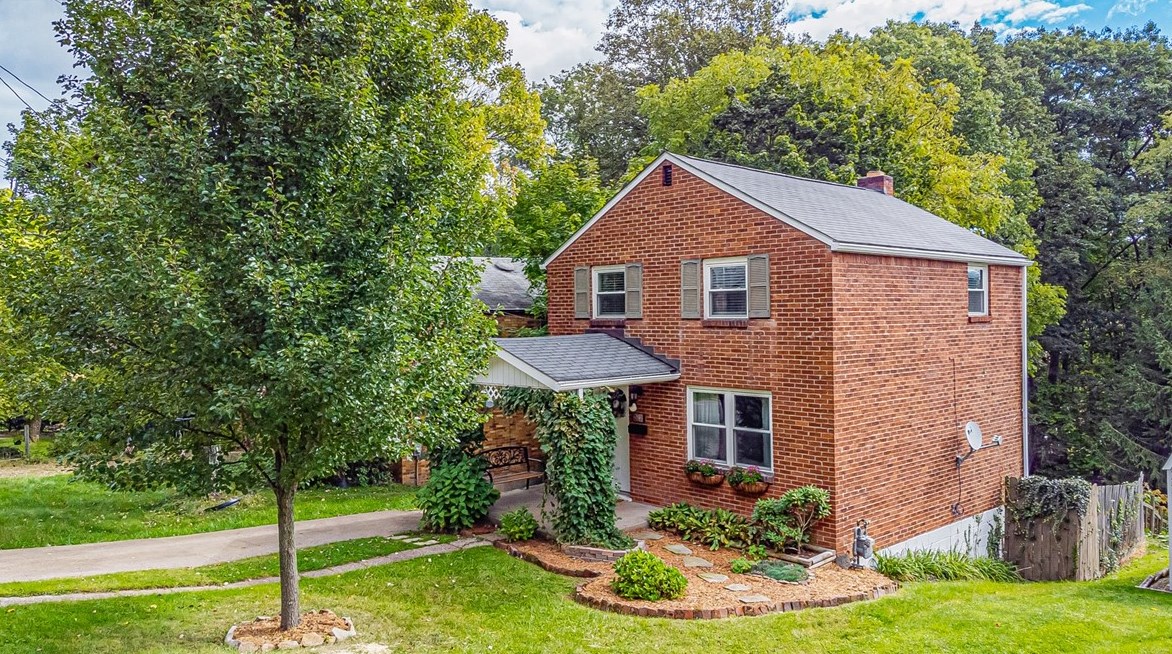 52 Glenview Ave, Greensburg, PA 15601-1783