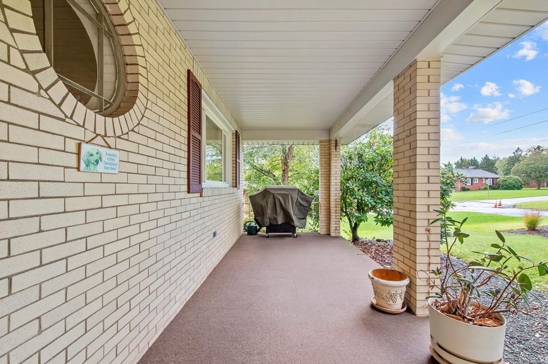 2888 Sunset Cir, Export, PA 15632-9227