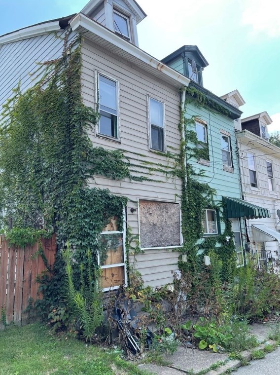 2318 Atmore St, Pittsburgh PA  15212-2802 exterior