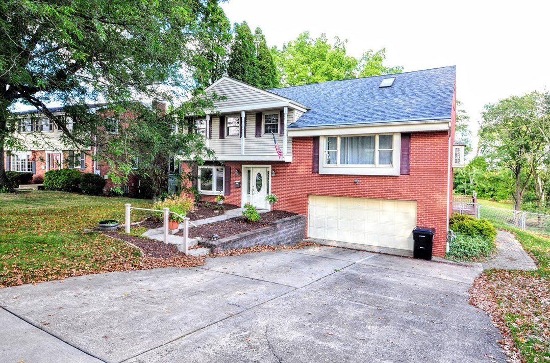 2717 Tischler Rd, Bethel Park, PA 15102-3834