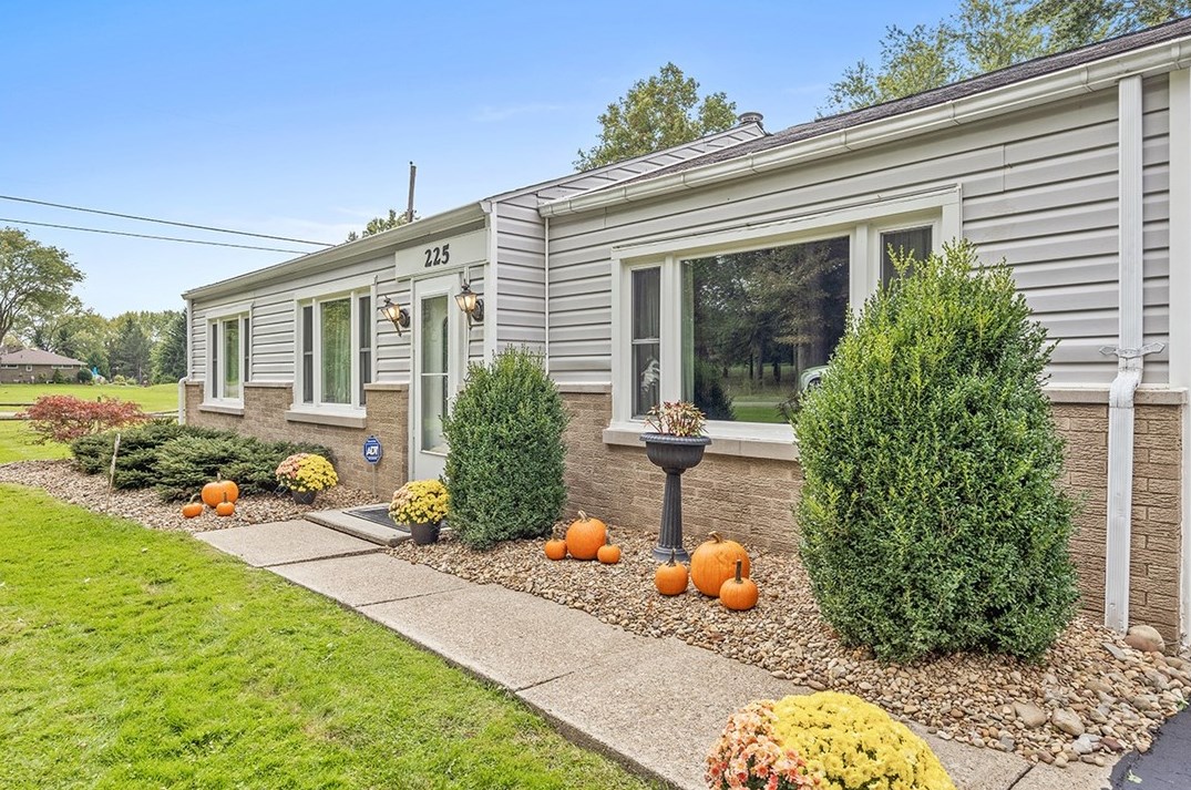 225 Fairway Ln, Butler, PA 16002