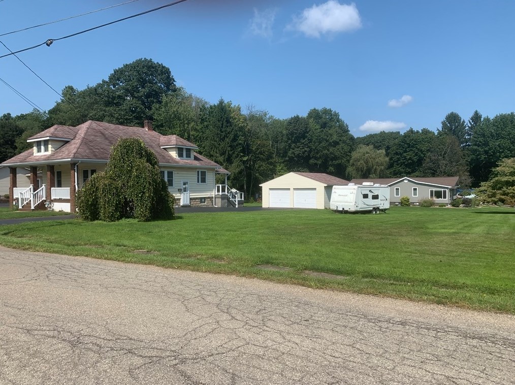 1704 Johnson St, New Castle, PA 16101-1211