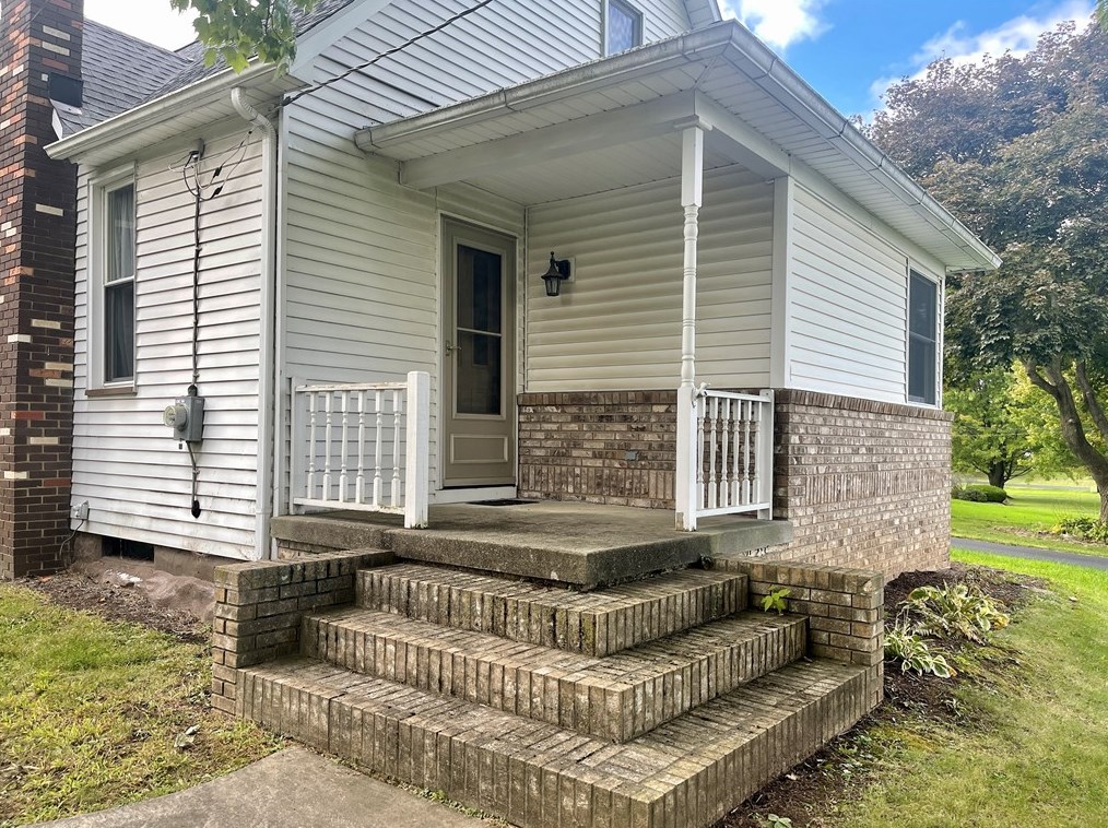 2706 Old Pittsburgh Rd, New Castle, PA 16101