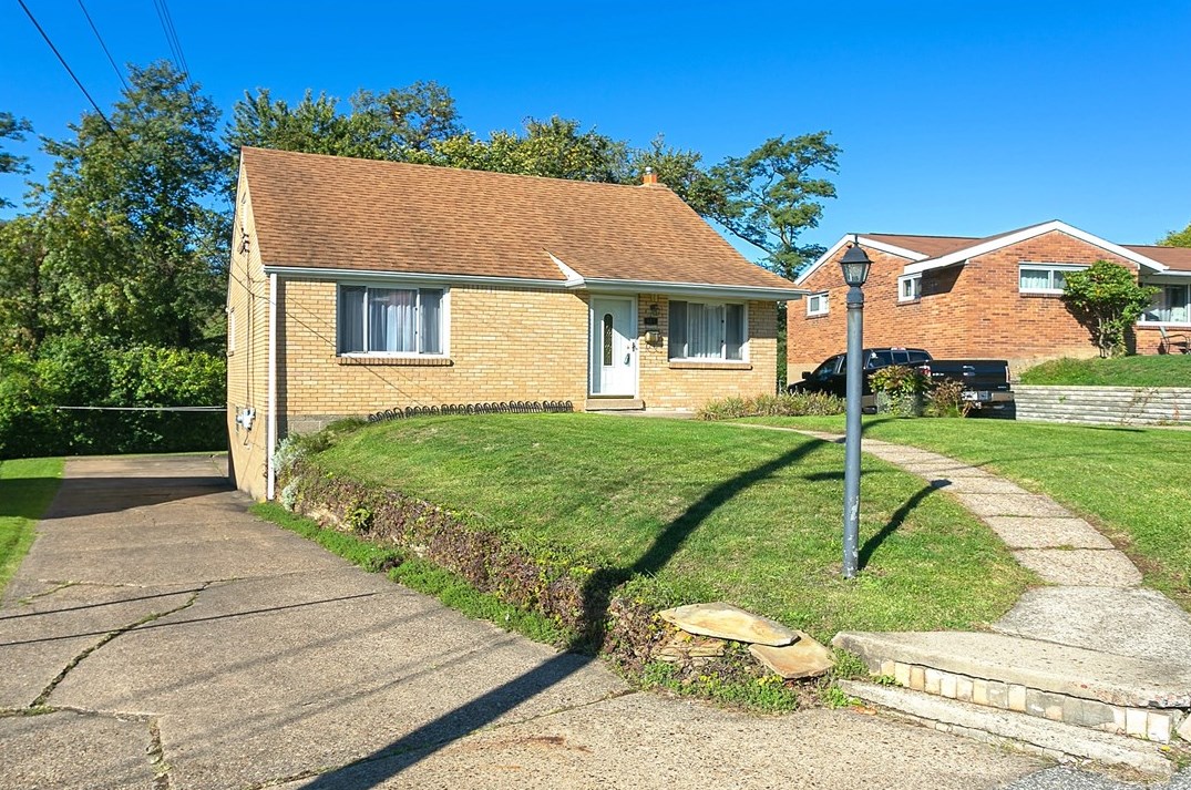 347 Greenway Dr, Penn Hills, PA 15235