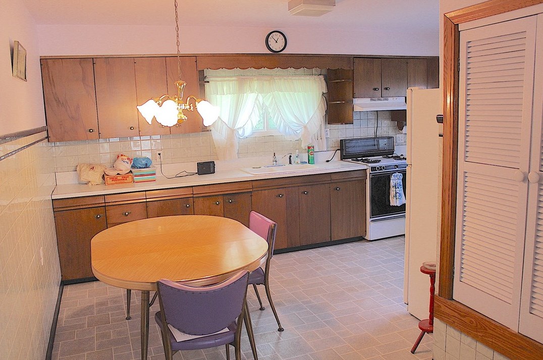 1902 Tony St, New Castle, PA 16101-5052